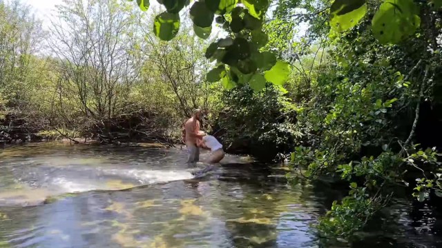 ИХ ЛОВЯТ ВО ВРЕМЯ АНАЛЬНОГО СЕКСА НА УЛИЦЕ В ОБЩЕСТВЕННОМ МЕСТЕ 1из2