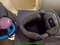 Cumshot inside furry Globe Motley