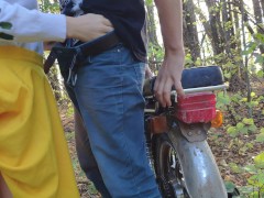 КРАСОТКА В ЖЁЛТОЙ ЮБКЕ ОТСОСАЛА МНЕ В ЛЕСУ НА МОПЕДЕ - Screenshot 3 of 16 - Russian Minet