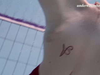 Ala hot girlfriend in the swimming_pool