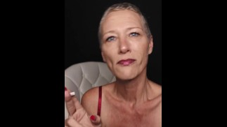 Kiki Deez делает курение более увлекательным 😉🚬