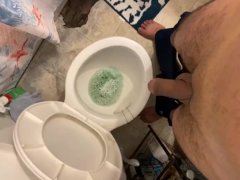 Pee is so good  - Screenshot 13 of 16 - Peeing