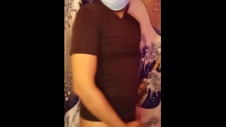 Пиной мастурбирует свой массивный член, часть 1