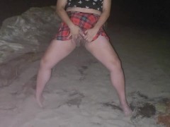 pissing compilation - Screenshot 5 of 16 - Girls Peeing