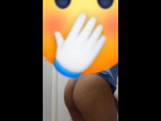 My girl shaking her ass