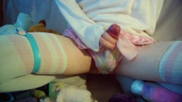 TCD Kiara，Femboy 穿着可爱的蕾丝内裤喷射精液。