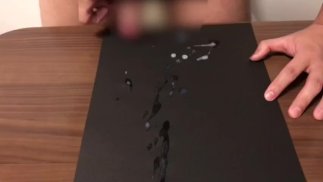Селфи мастурбация массовая эякуляция на черной бумаге. Пожалуйста, ознакомьтесь с количеством и густотой спермы.