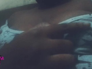 Mostrando Os Peitos