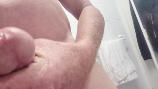 Masturbación furtiva en el baño.