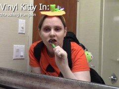 The Toothbrushing Pumpkin Preview - Screenshot 3 of 16 - Brushing Teeth