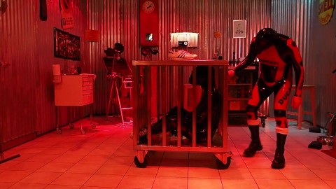 Rubber Sklave im Paradies 2