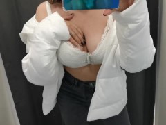 Сексуальная девушка показала большие сиськи в примерочной - Screenshot 3 of 16 - Kink