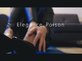 MAITRESSE EN TALONS AIGUILLES ET PIEDS NUS