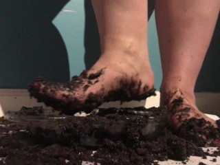 Sexy Girl with Lovely Feet TRAMPLES, SPLOSHES Her Cookies!