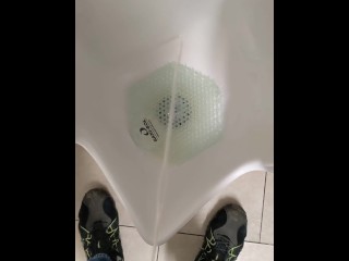 在工作中再次小便