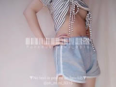 ショートパンツにおしっこ漏らしながら絶頂。前編 - Screenshot 2 of 16 - Solo Girl