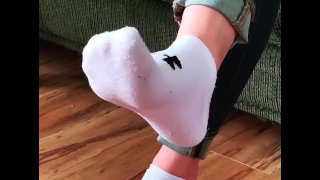 Pies bonitos en calcetines tobilleras