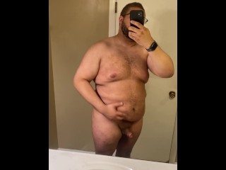 Mostrando Minha Grande Barriga Balançando, Coxas Grossas e Peitos Masculinos Enquanto Você Se Mastur