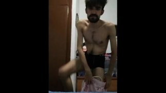 Me pongo de noche a follarme duro a mi masturbador, y le echo toda mi leche