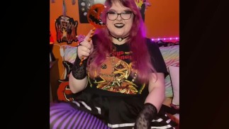 Толстушка Готическая Девушка Раздевается для Вас