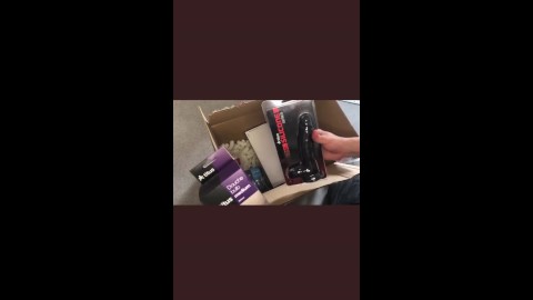 Marc McAulay unboxt zijn International Grabby Porn Award unboxing 