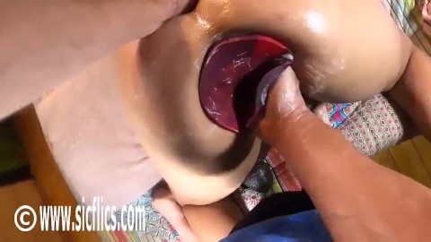 Gigantische buttplug en fisting DP gigantisch poesje