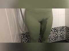 Gym Bunny Pisses Pants