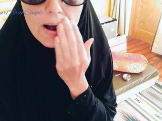 Menina árabe Fumando com Pau e Esperma no Rosto Beautiful Hijab