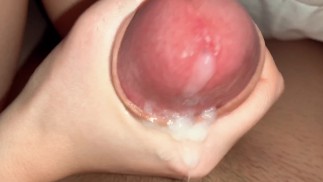 她帮我在毯子🇬🇧下射精 ！💦fast cumshot