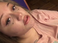 Video CHUBBY GIRL SHOWS HER CHARMS (first video)