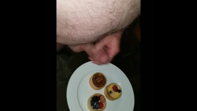 кончая на любимое лакомство жены.