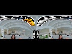 VIRTUAL PORN - Birthday Surprise For Xxlayna Marie - Screenshot 5 of 16 - Vr