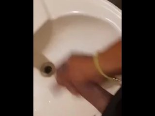 Me hago una paja en mi trabajo