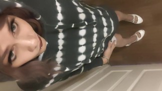 Skinny Trap Im Kapuzenpullover Trainiert Ihren Engen Arsch Für Dich