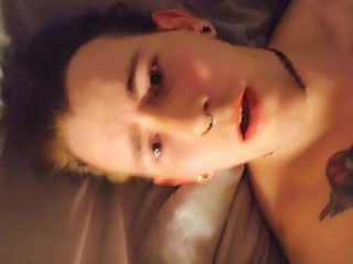 Милый Энби роняет свой телефон на лицо, прежде чем они кончают! (Глупый, Домашний, привет Pornhub :p)