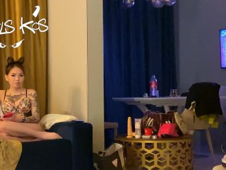 ТРОЙНИЧЕК! ЖМЖ! Жанна Анимешка и Саша Роза светят свои писички и кончают одновременно screenshot number 1