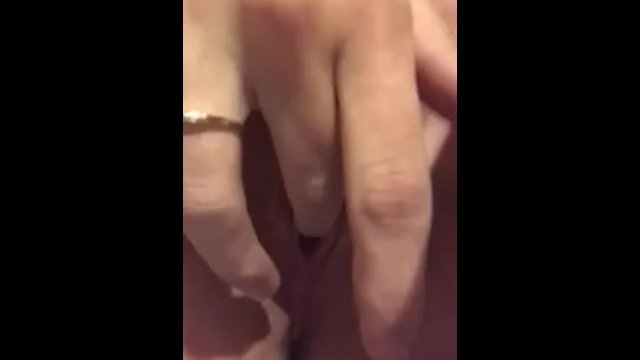 Кремовая мокрая киска