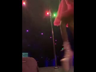 Pole dancin😋