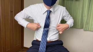 [Japanischer Junge] College-Student greift Brustwarzen von der Spitze eines Anzugs an