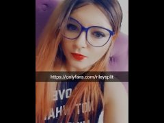 Hi boys who wanna slap my petite ass?