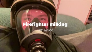 消防员被挤奶