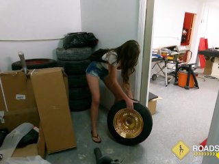 Roadside - Tricia Oaks Bailing Out Her BF With Her Juicy Pussy screenshot number 0