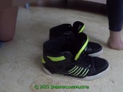 Preview 3 of Gloves jerk off in Adidas Hardcourt