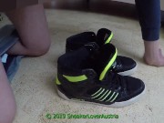 Preview 4 of Gloves jerk off in Adidas Hardcourt