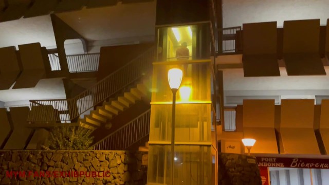 в Кап д'Агде ласкаю себя в лифте и на лестнице v Kap d'Agde laskayu sebya v lifte i na lestnitse