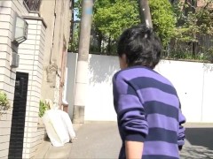 ゴミ捨てをする隙だらけの浮きブラ奥さんに勘違いしちゃいました！ - Screenshot 2 of 16 - Japanese Uncensored