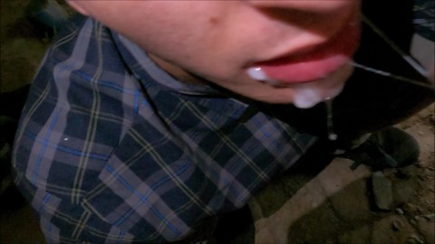 Eu gosto de chupar o pau do meu amigo da escola e ele goza na minha boca