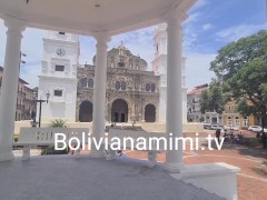 Paseando sin calzoncito en el centro historico de Panamá 😜  Video completo en bolivianamimi.tv 
