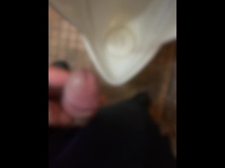 一般男性　放尿シーンえっちで可愛いちんちん