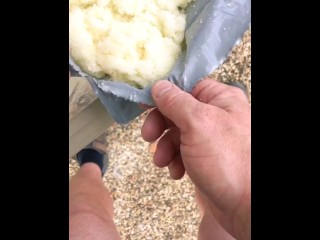 За кулисами: демонстрация набора одноразовых писсуарных пакетов brief Relief, мгновенные гели для мочи